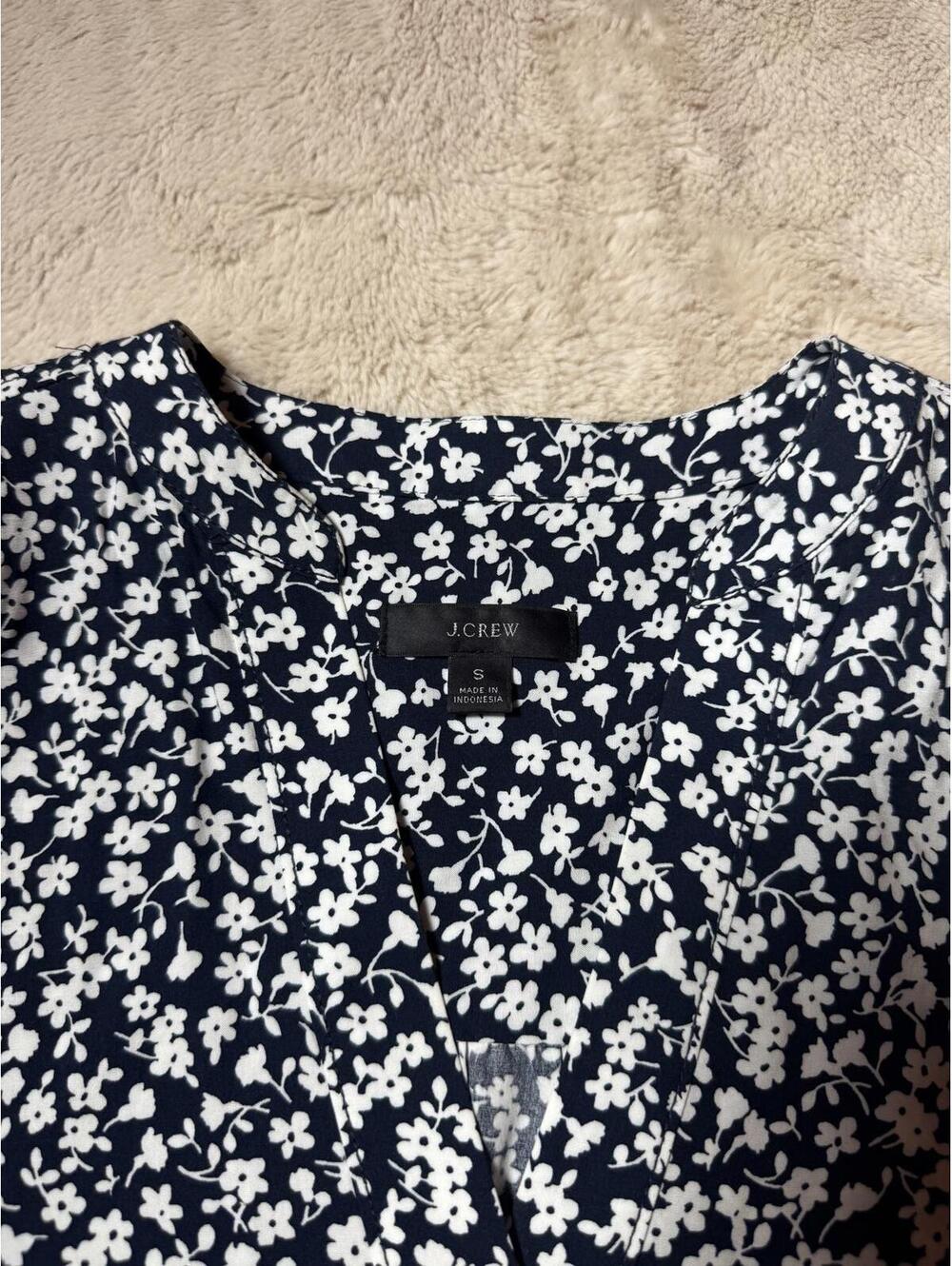J.Crew Navy Blue Floral‎ Button-Up Blouse, Size Small - Picture 3 of 4